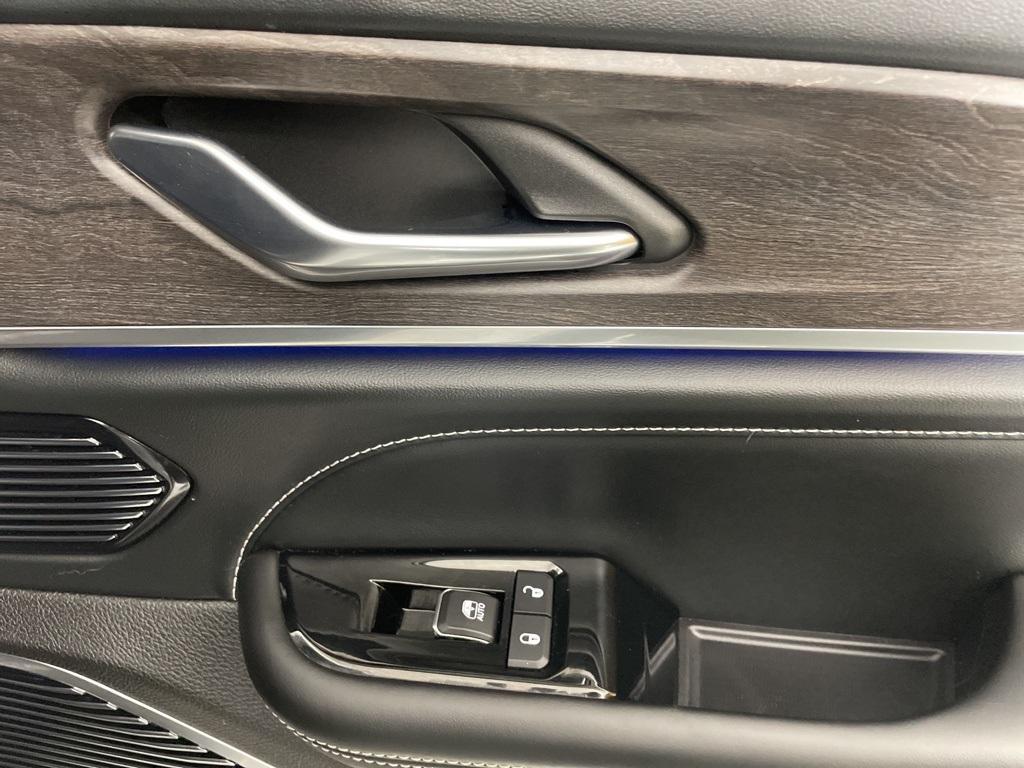 used 2022 Jeep Grand Cherokee car, priced at $32,500