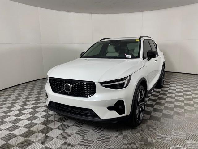 new 2024 Volvo XC40 car, priced at $45,505