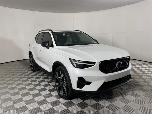 new 2024 Volvo XC40 car, priced at $45,505