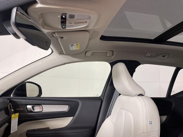 new 2026 Volvo XC40 car