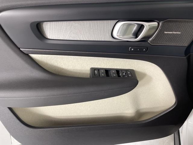 new 2026 Volvo XC40 car