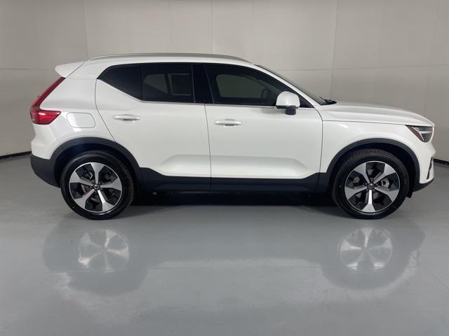 new 2025 Volvo XC40 car, priced at $44,035