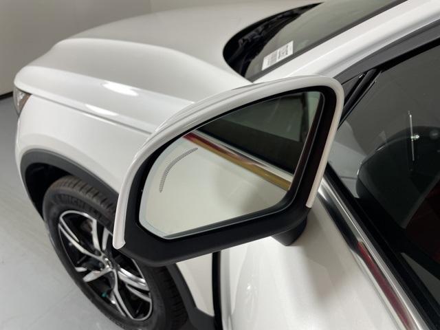 used 2025 Volvo XC40 car, priced at $35,000