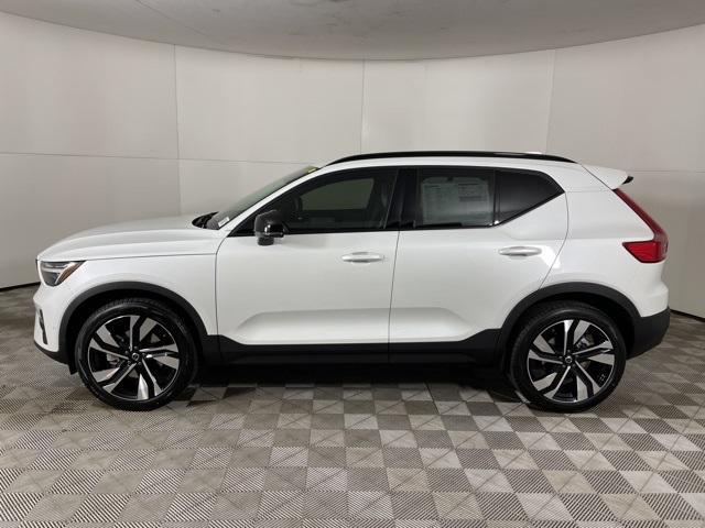 new 2025 Volvo XC40 car, priced at $49,950