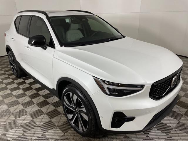 new 2025 Volvo XC40 car, priced at $49,950