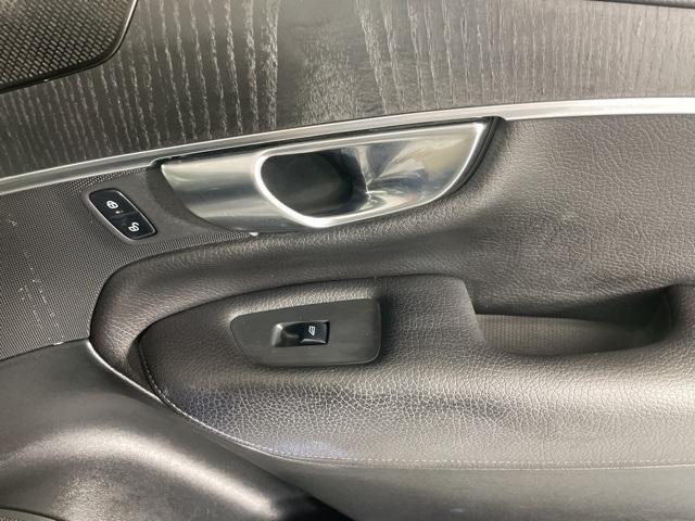used 2020 Volvo XC90 car, priced at $27,500