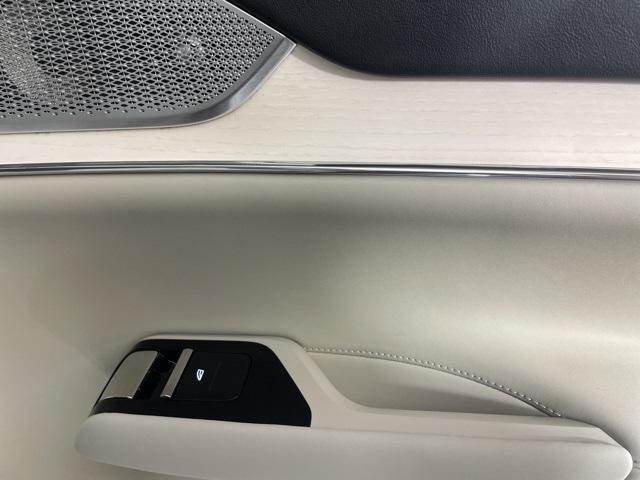 new 2025 Volvo EX90 car, priced at $91,235