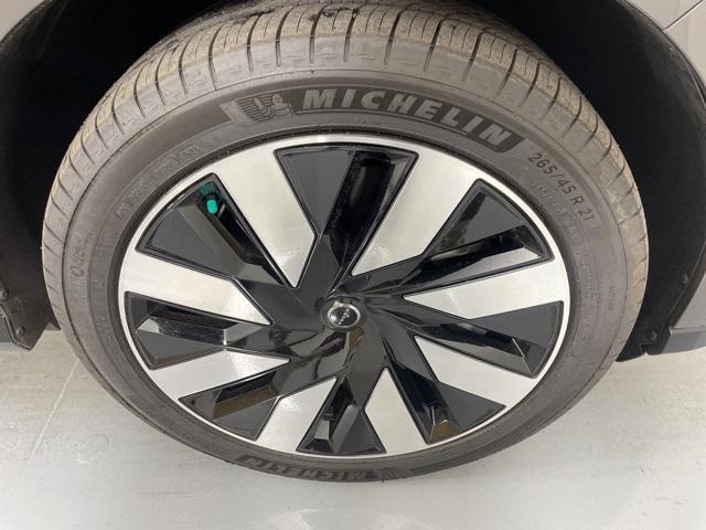 new 2025 Volvo EX90 car, priced at $91,235
