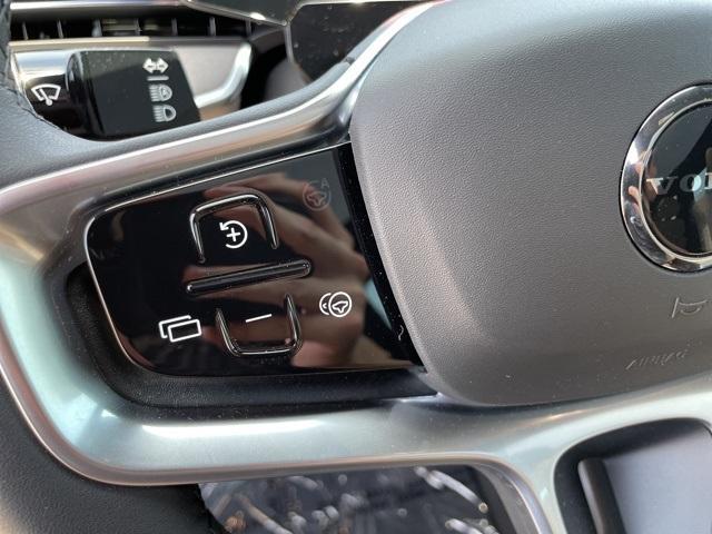 new 2025 Volvo EX90 car, priced at $94,140