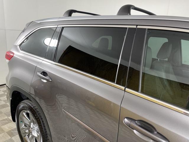 used 2018 Toyota Highlander Hybrid car, priced at $25,500