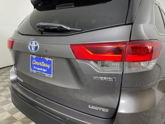 used 2018 Toyota Highlander Hybrid car, priced at $25,500
