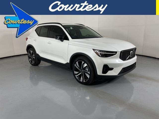new 2025 Volvo XC40 car, priced at $45,810
