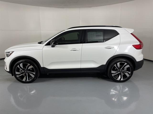 new 2025 Volvo XC40 car, priced at $45,810