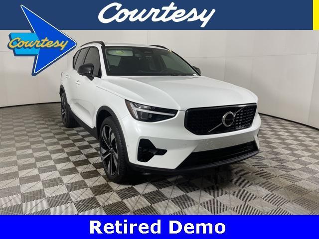 new 2025 Volvo XC40 car, priced at $45,015