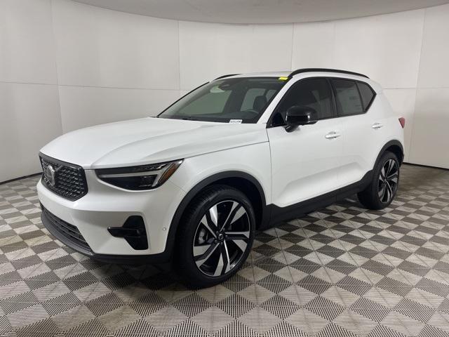 new 2025 Volvo XC40 car, priced at $50,015
