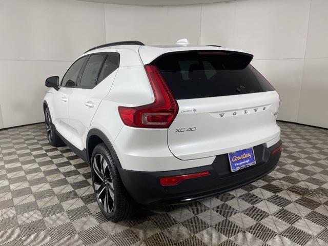 new 2025 Volvo XC40 car, priced at $50,015