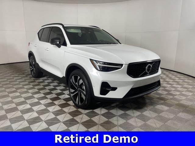 new 2025 Volvo XC40 car, priced at $46,015