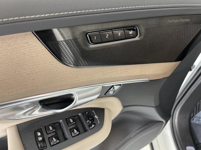 new 2025 Volvo XC90 car, priced at $64,555