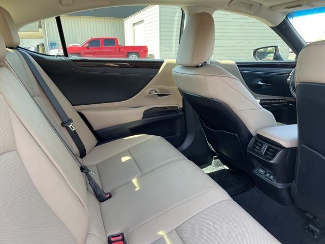 used 2019 Lexus ES 300h car, priced at $31,500