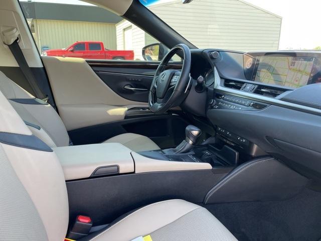 used 2019 Lexus ES 300h car, priced at $31,500
