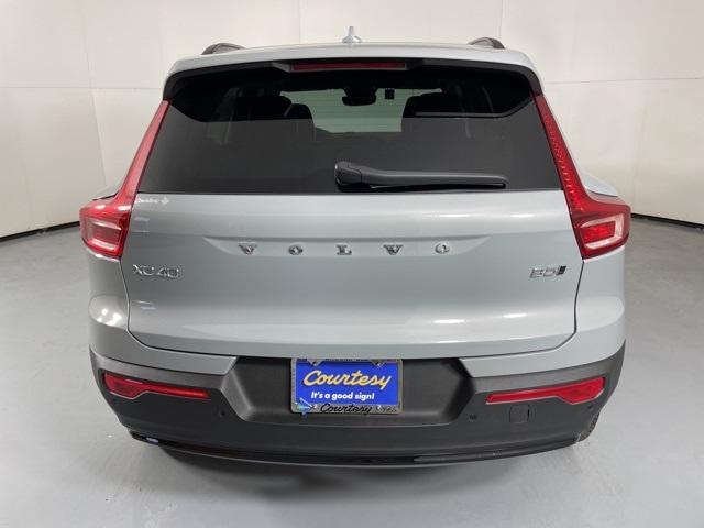 new 2025 Volvo XC40 car, priced at $45,810