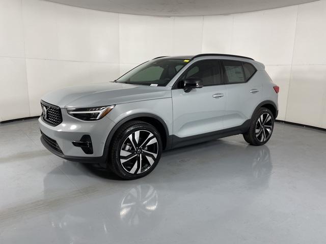 new 2025 Volvo XC40 car, priced at $45,810
