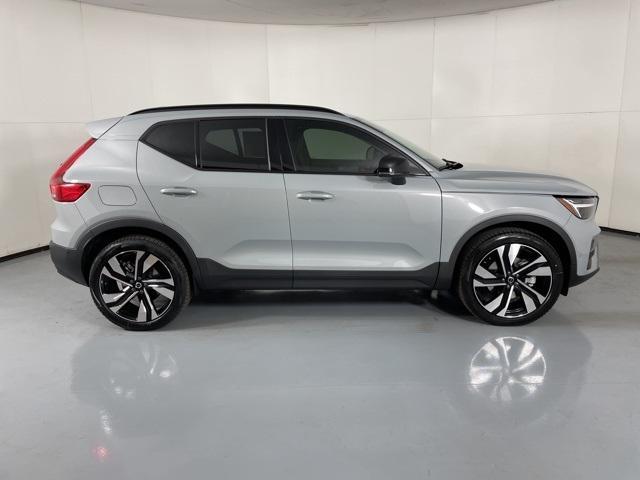 new 2025 Volvo XC40 car, priced at $45,810