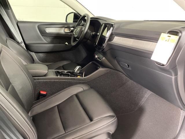 new 2025 Volvo XC40 car, priced at $45,810