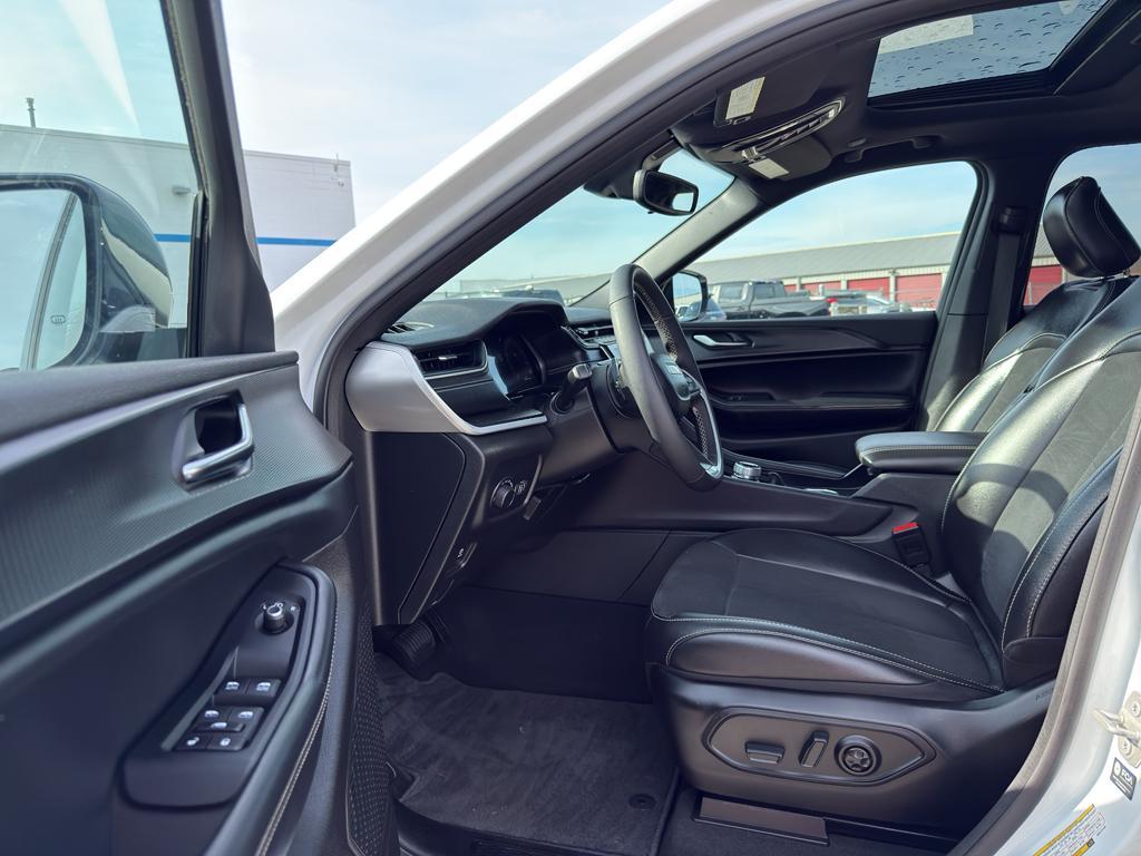 used 2024 Jeep Grand Cherokee car, priced at $34,295