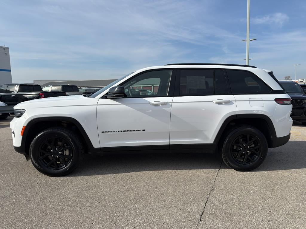 used 2024 Jeep Grand Cherokee car, priced at $34,295