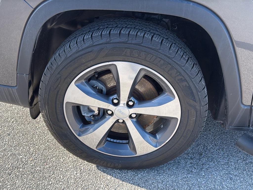 used 2019 Jeep Cherokee car, priced at $18,895