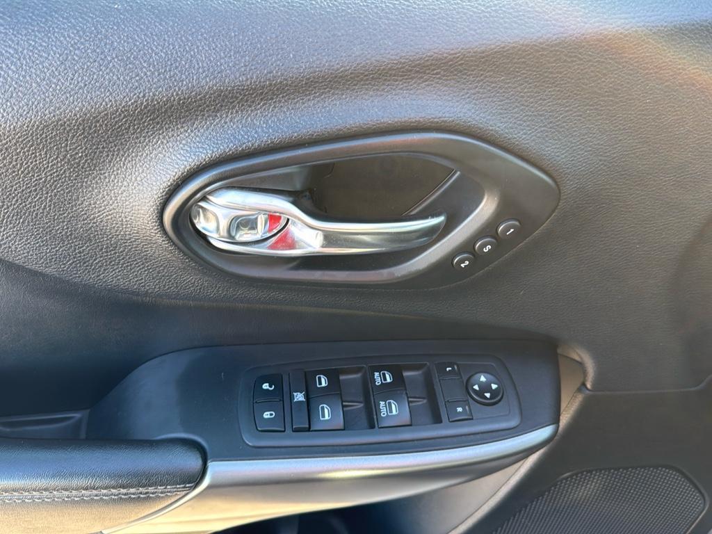 used 2019 Jeep Cherokee car, priced at $18,895