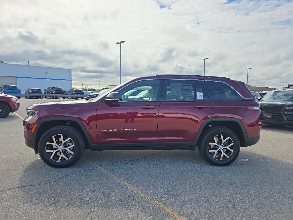 new 2025 Jeep Grand Cherokee car, priced at $49,525