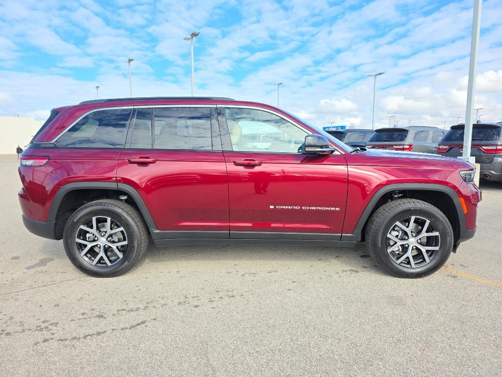 new 2025 Jeep Grand Cherokee car, priced at $49,525