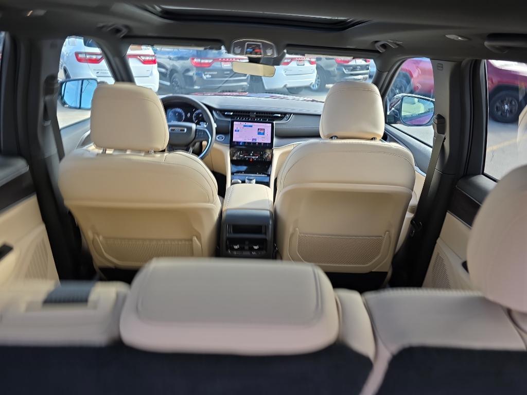 new 2025 Jeep Grand Cherokee car, priced at $49,525