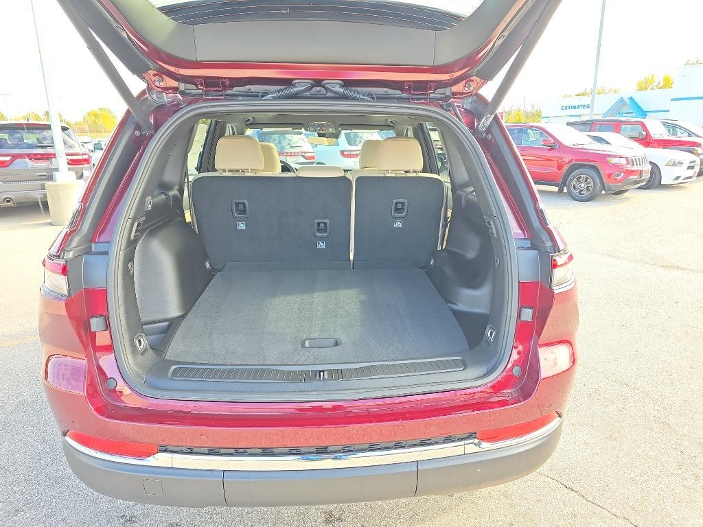 new 2025 Jeep Grand Cherokee car, priced at $49,525