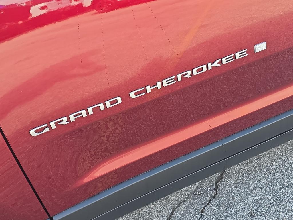 new 2025 Jeep Grand Cherokee car, priced at $49,525