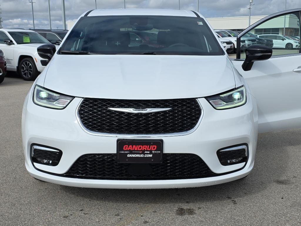 new 2026 Chrysler Pacifica car, priced at $42,792