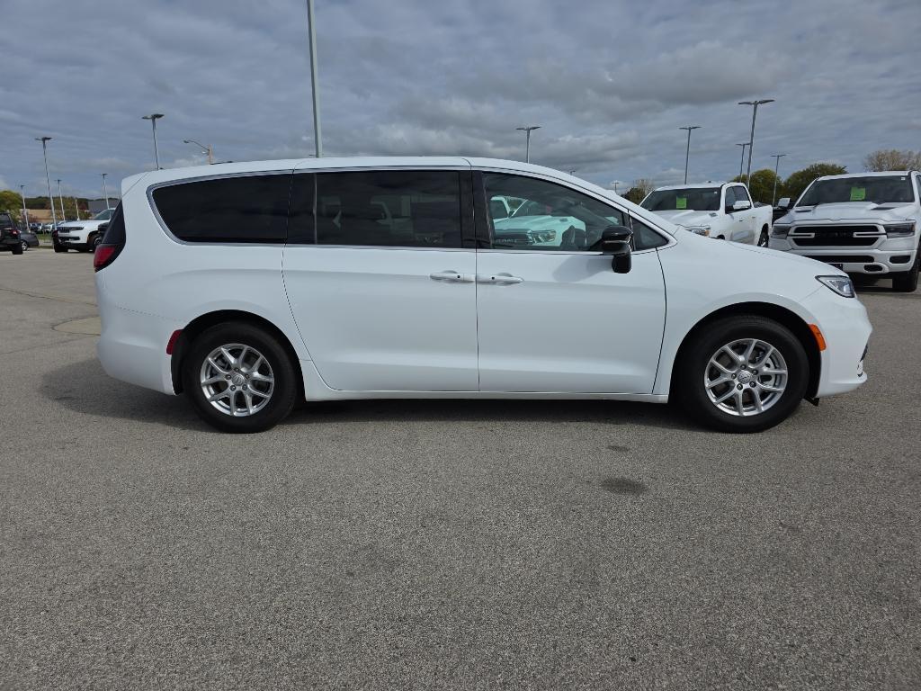 new 2026 Chrysler Pacifica car, priced at $42,792