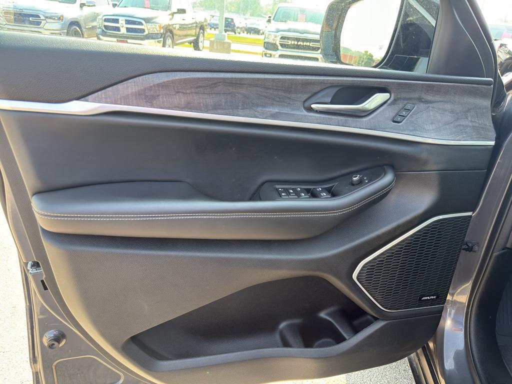 used 2022 Jeep Grand Cherokee car, priced at $34,995