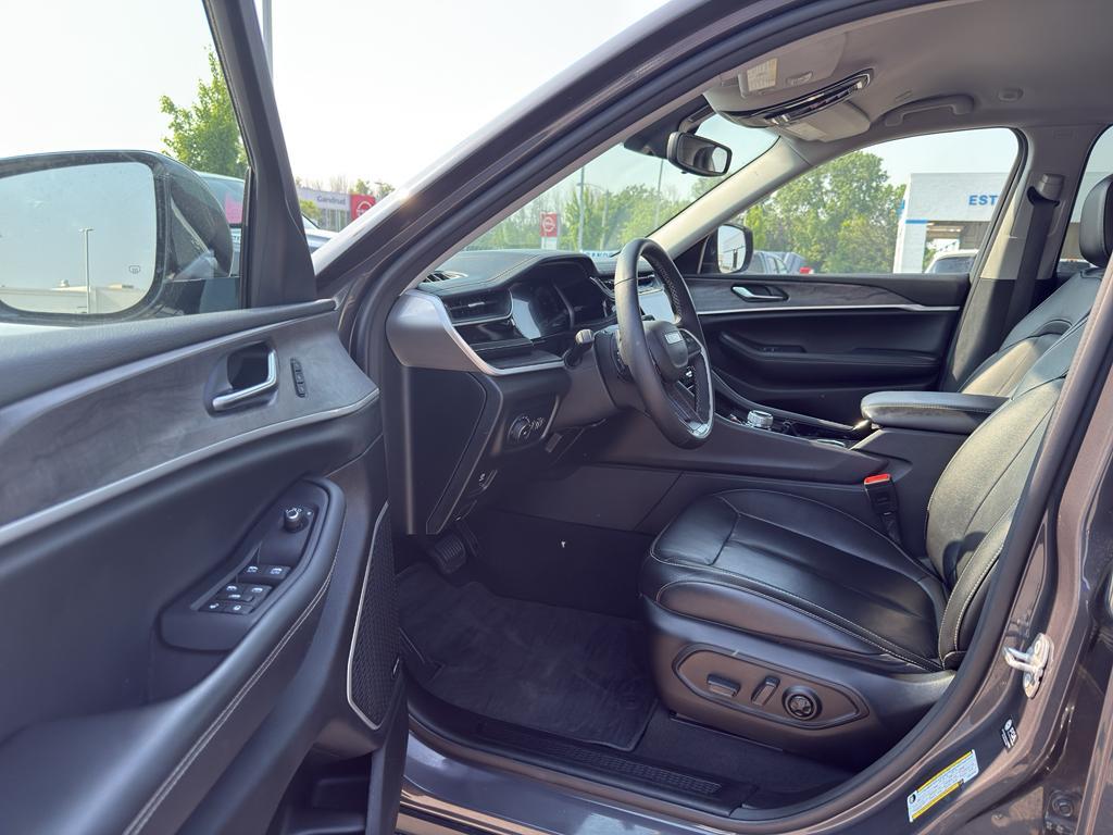 used 2022 Jeep Grand Cherokee car, priced at $34,995