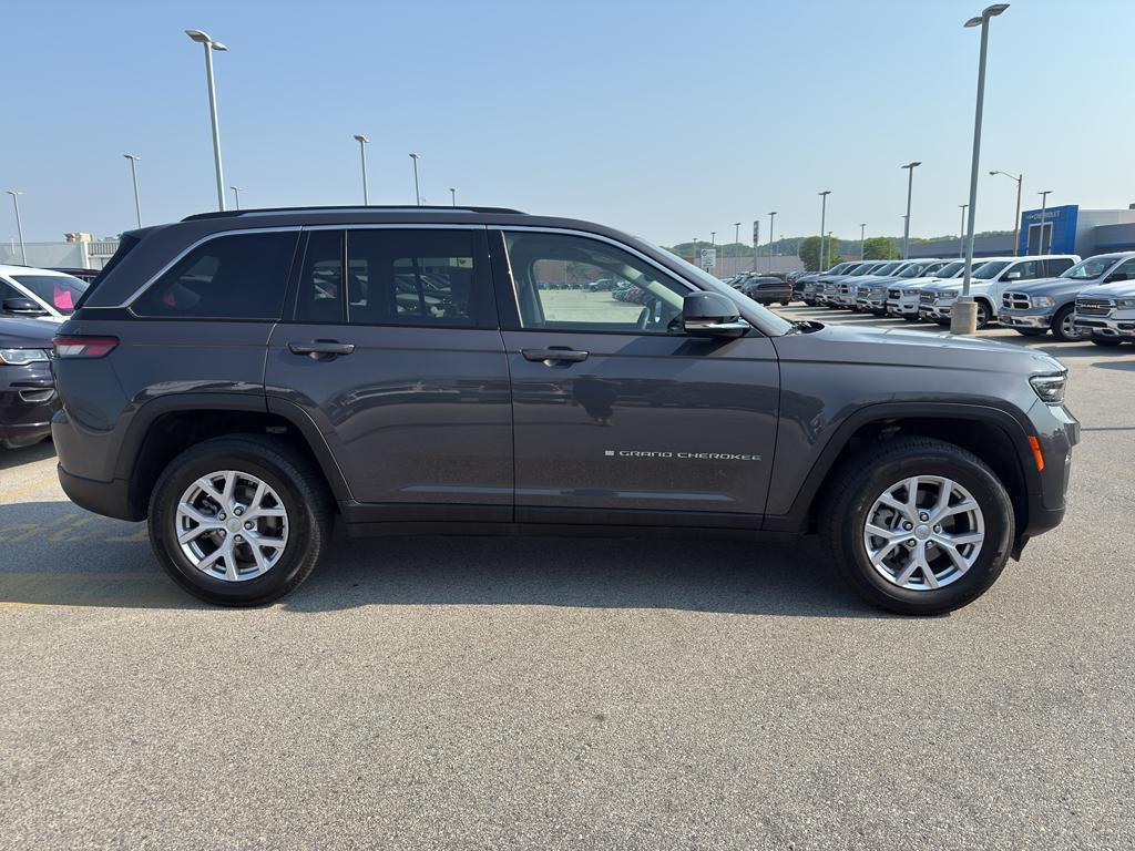 used 2022 Jeep Grand Cherokee car, priced at $34,995