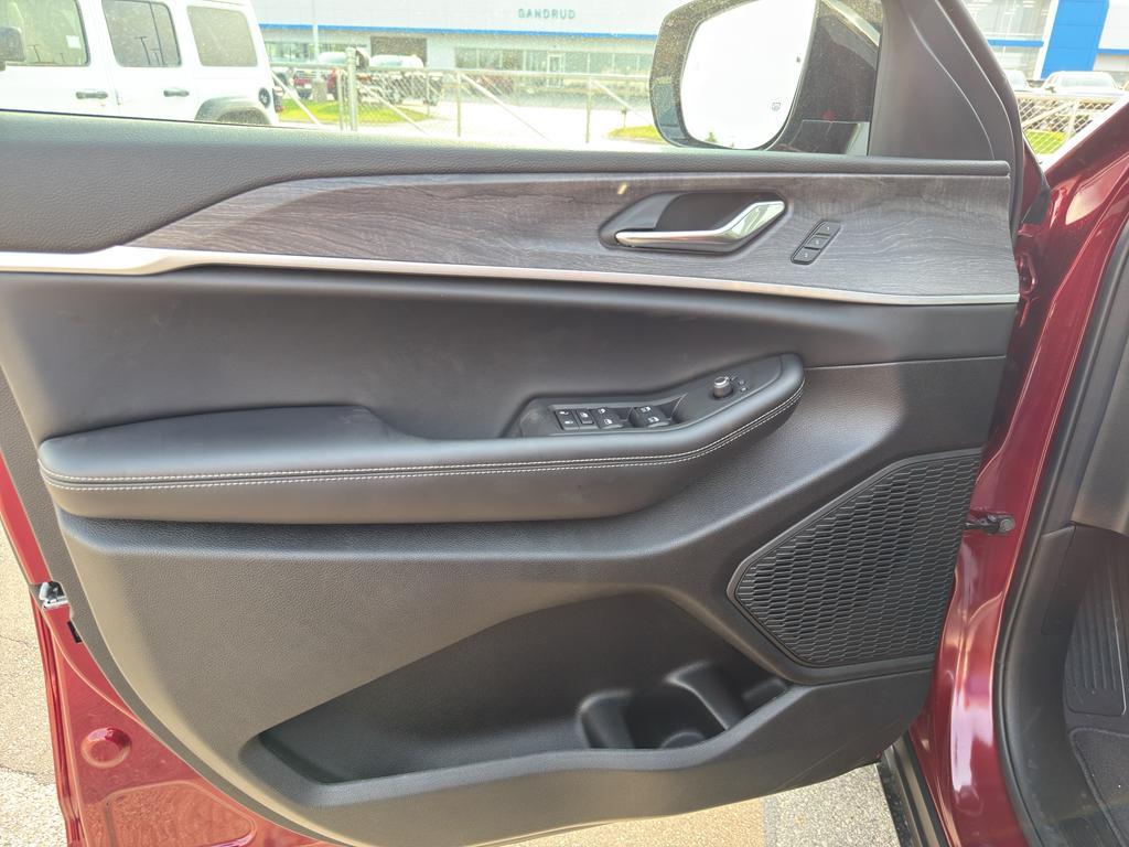 new 2025 Jeep Grand Cherokee L car, priced at $49,920