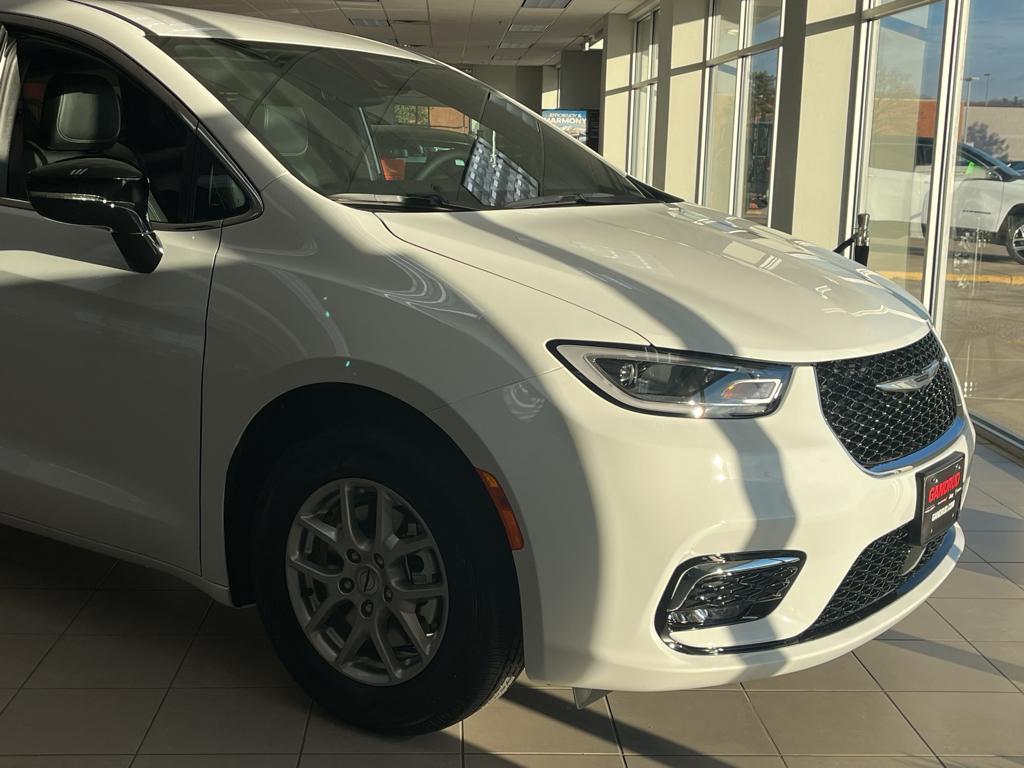 new 2025 Chrysler Pacifica car, priced at $42,999