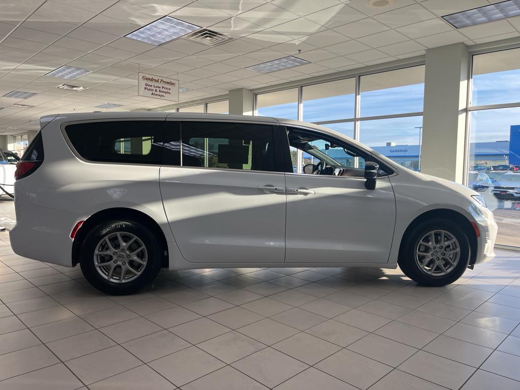 new 2025 Chrysler Pacifica car, priced at $42,999