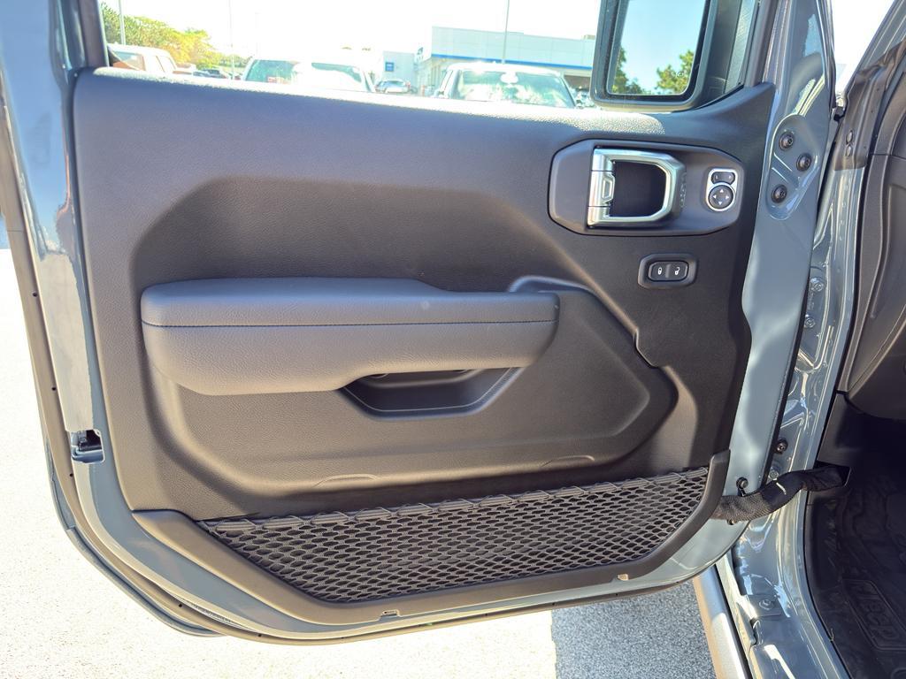 new 2025 Jeep Gladiator car, priced at $60,115