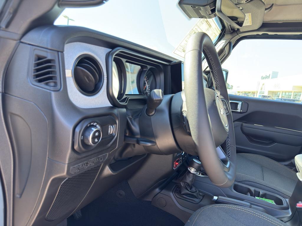 new 2025 Jeep Gladiator car, priced at $60,115