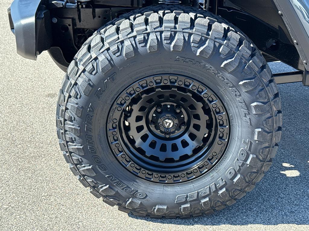 new 2025 Jeep Gladiator car, priced at $60,115