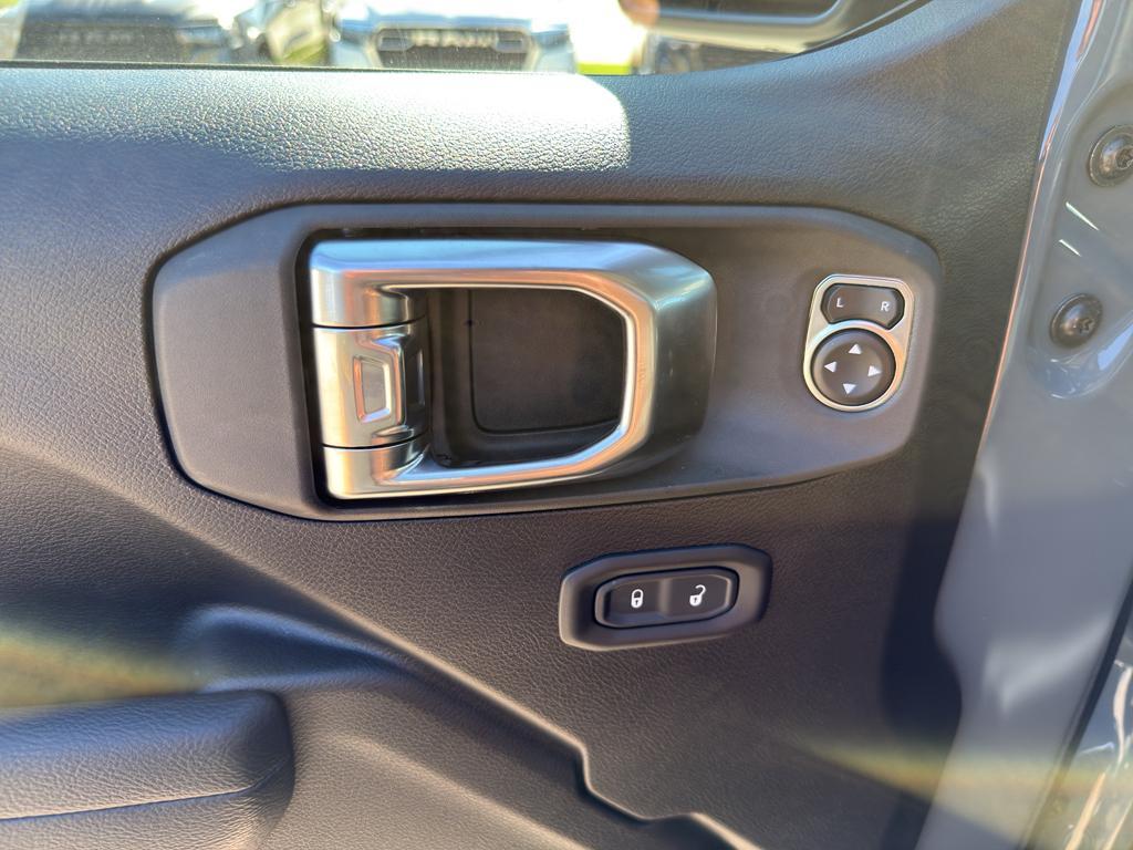 new 2025 Jeep Gladiator car, priced at $60,115