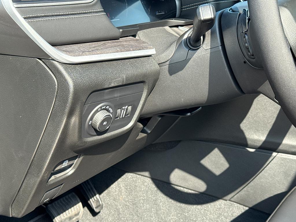 new 2025 Jeep Grand Cherokee L car, priced at $48,097